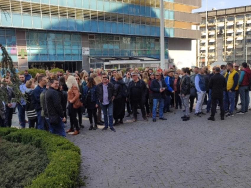 Protestojnë të punësuarit në Ministrinë e Kulturës në Maqedoni, kërkojnë rritje të pagave