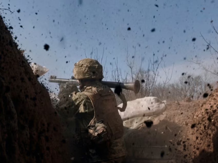 Ukraina dhe Rusia vazhdojnë luftimet e ashpra në Bahmut