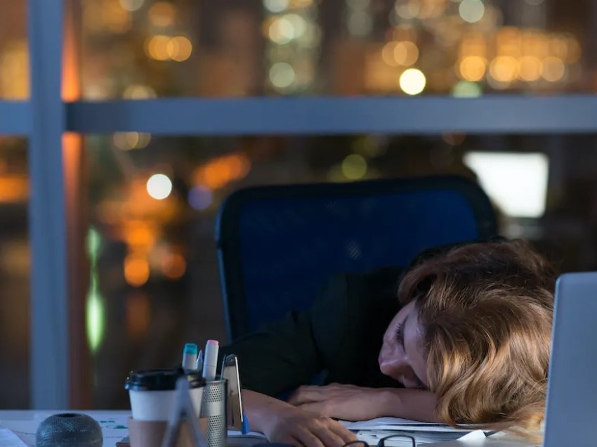 Si mund të ndikojë puna gjatë natës në shëndetin tuaj?
