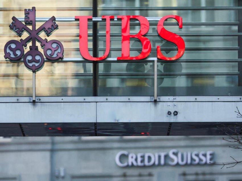 66 % e zviceranëve të zemëruar nga bashkimi i Credit Suisse-UBS