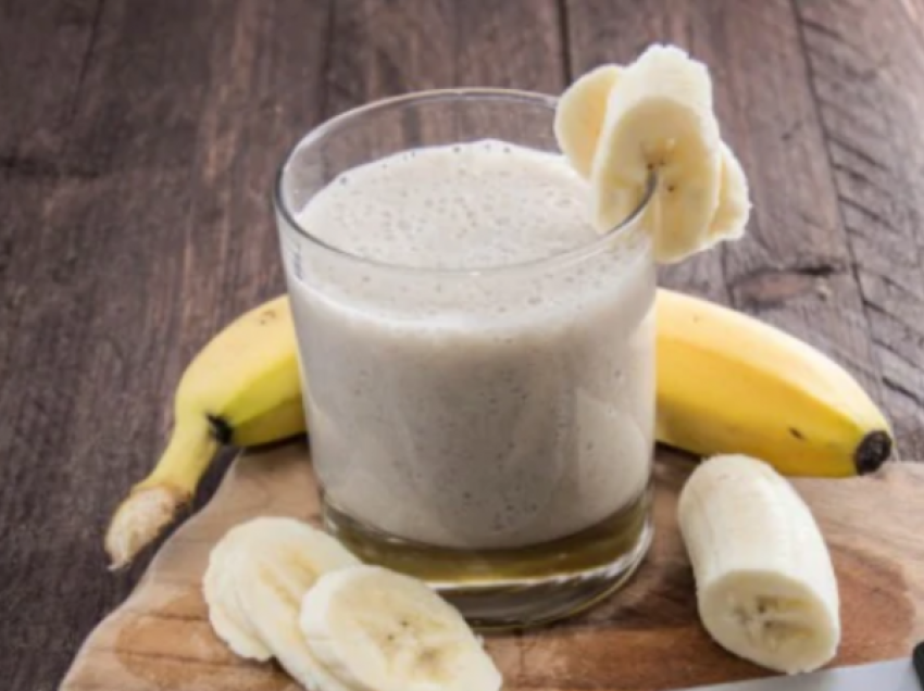 4 arsye për të pirë çdo ditë qumësht bananesh