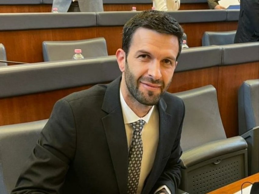 Deputeti i VV-së demanton Albulena Haxhiun për votimin e Kodit Civil, nuk ndërron qëndrim