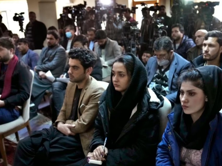 Afganistan, gazetaret gjejnë mënyra për të vazhduar transmetimet radiofonike