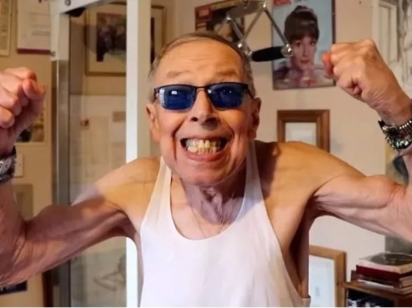 86 vjeçari thyen rekordin botëror, fiton në peshëngritje, arrin t’i ngrit 75 kilogramë