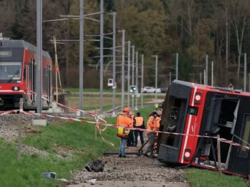 Stuhia nxjerr nga shinat dy trena në Zvicër, raportohet për disa persona të lënduar