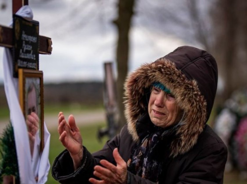 Shënohet përvjetori i parë i masakrës në Buça, Zelensky zotohet për ndëshkim të përgjegjësve