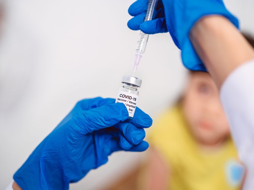 Thirrje prindërve t’i vaksinojnë fëmijet me tri vaksinat sipas kalendarit