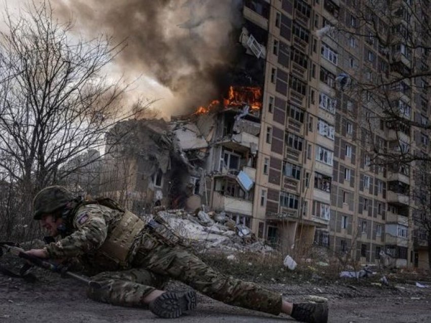 Panik në Kiev/ Dronë rusë në qiellin e kryeqytetit ukrainas, qytetarët vrapojnë të tmerruar