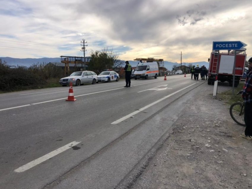 Aksident në aksin Kapshticë-Bilisht, makina del nga rruga, plagosen dy persona