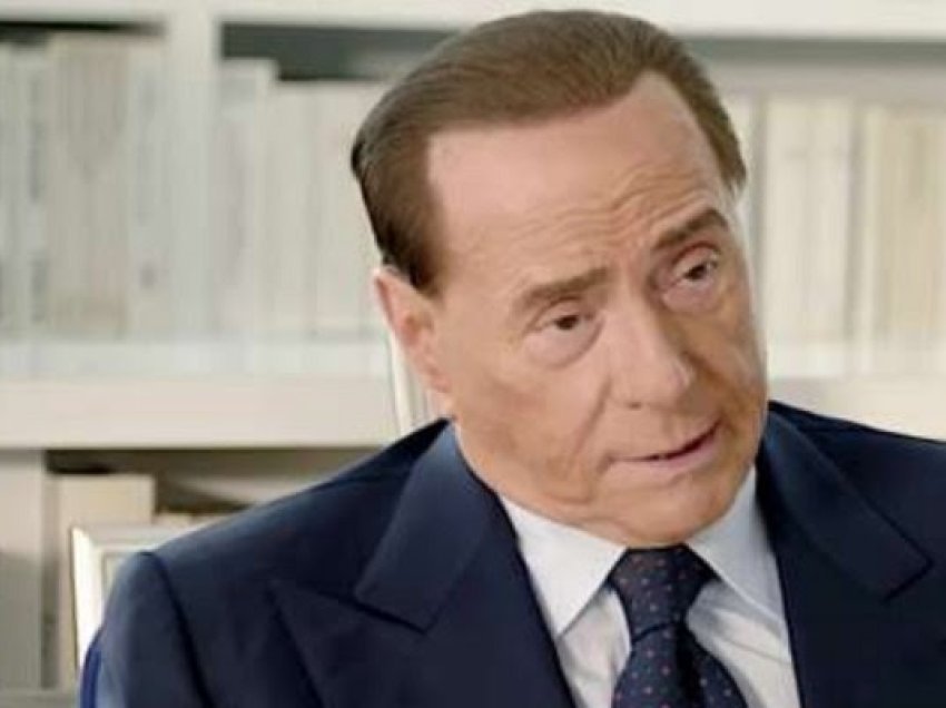 Berlusconi i gëzohet titullit të Napolit: E konsideroj vetën napolitan