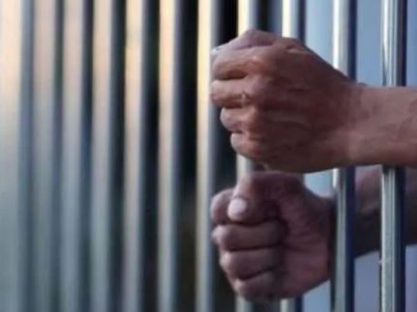 I dyshuari për tetë vrasje në Mlladenoc pranoi krimin, i caktohet paraburgimi