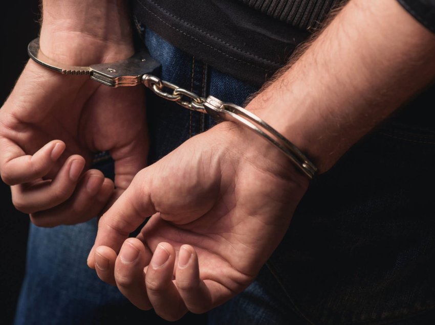 Lëndë narkotike dhe mijëra euro, arrestohen dy trafikantë shqiptarë në Itali
