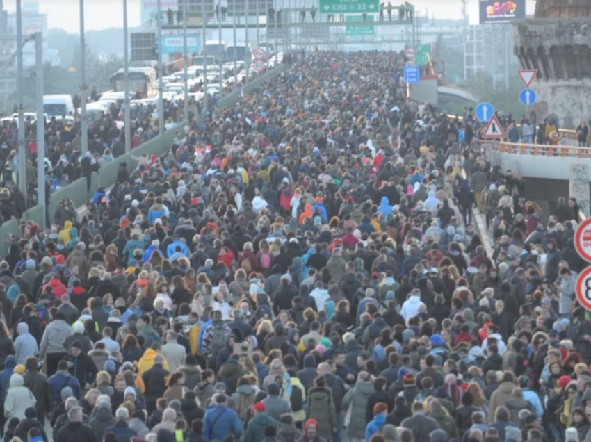 Mijëra njerëz protestojnë në Beograd kundër dhunës