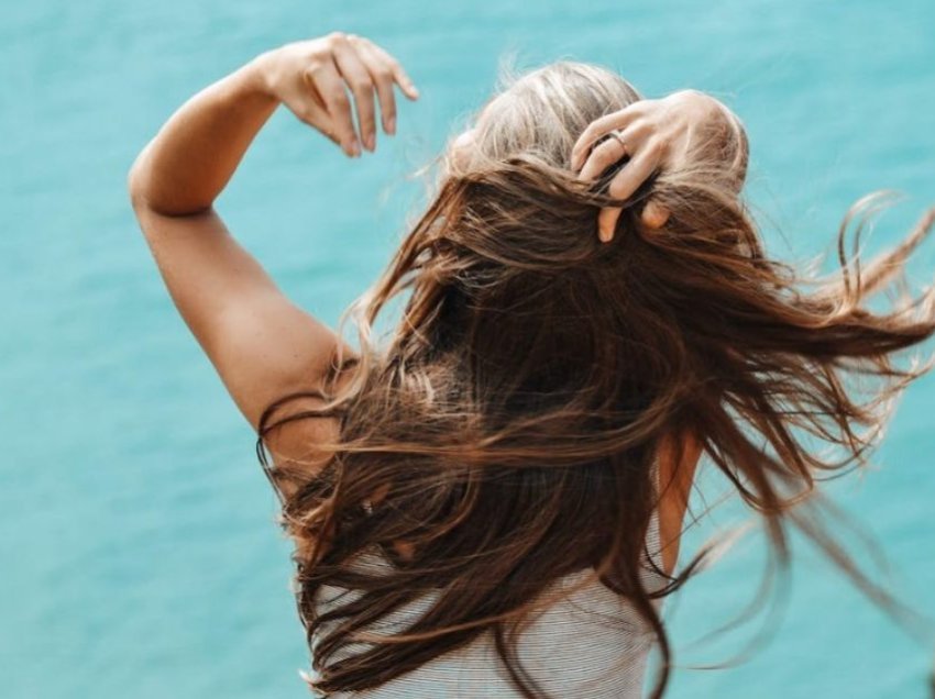 Ushqimet që shkaktojnë rënien e flokëve: Nëse dëshironi t’i mbani flokët të harlisur dhe me shkëlqim, provoni t’i eliminoni këto ushqime nga menyja juaj