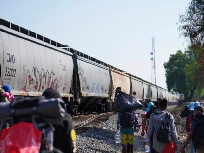 Pas hyrjes në fuqi të rregullave të reja për imigracionin, situatë e qetë në kufirin SHBA-Meksikë