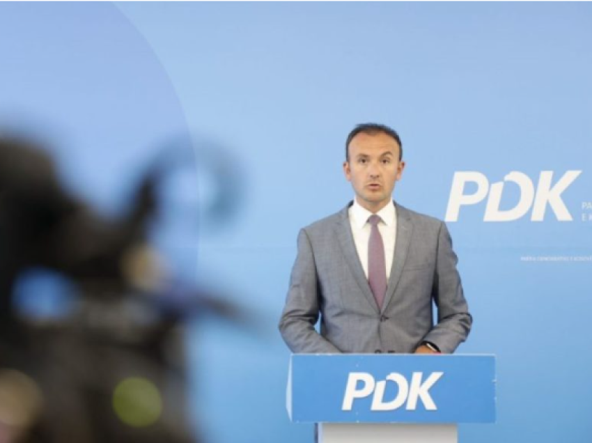Mustafa i PDK-së: Në mungesë të sukseseve, Kurti po mundohet t’i përvetësojë arritjet dhjetëvjeçare të Kosovës