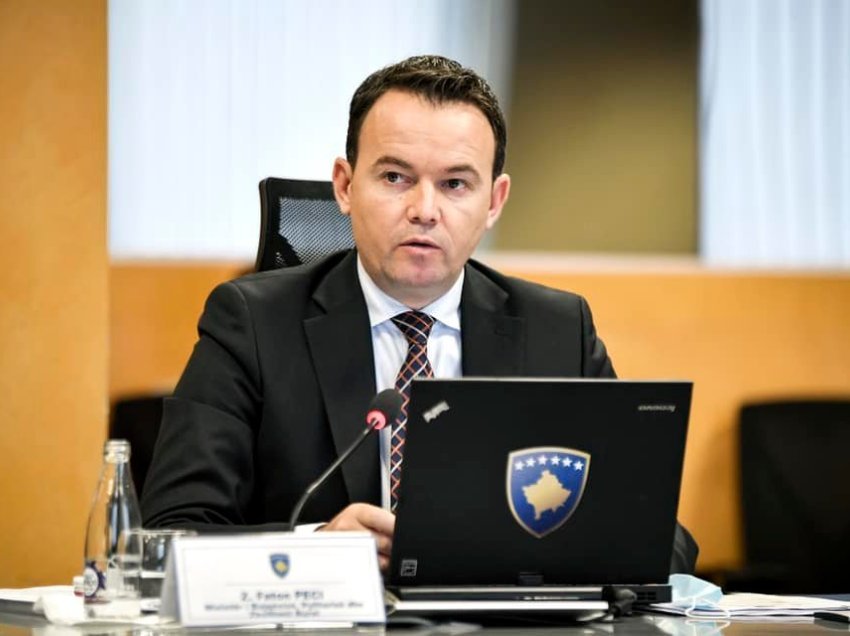Ministri Peci i ‘vërsulet’ sërish AAK-së