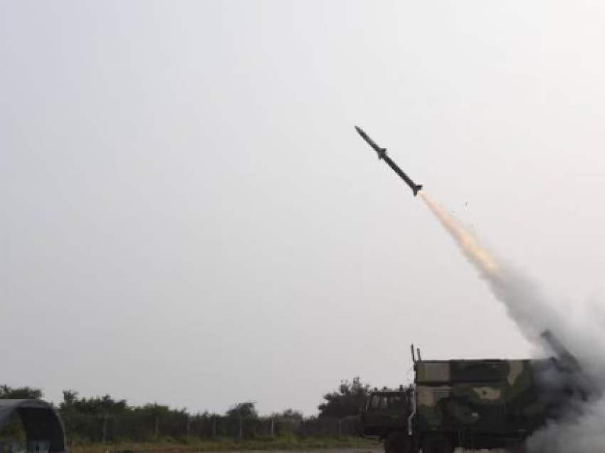 Rusia pretendon se ka rrëzuar një raketë britanike Storm Shadow në Ukrainë