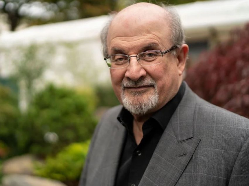 Salman Rushdie në një fjalim të rrallë publik thotë se liria e shprehjes është nën kërcënim