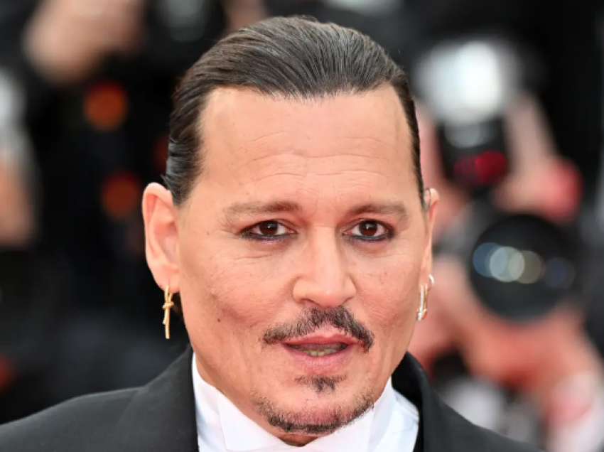 Johnny Depp përlotet gjatë ovacioneve shtatë minutëshe në Kanë
