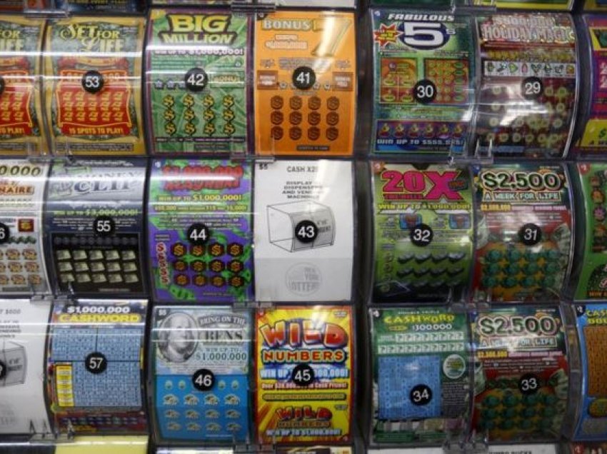 Fiton çmimin e dytë prej 50 mijë dollarësh nga lotaria në dy muaj
