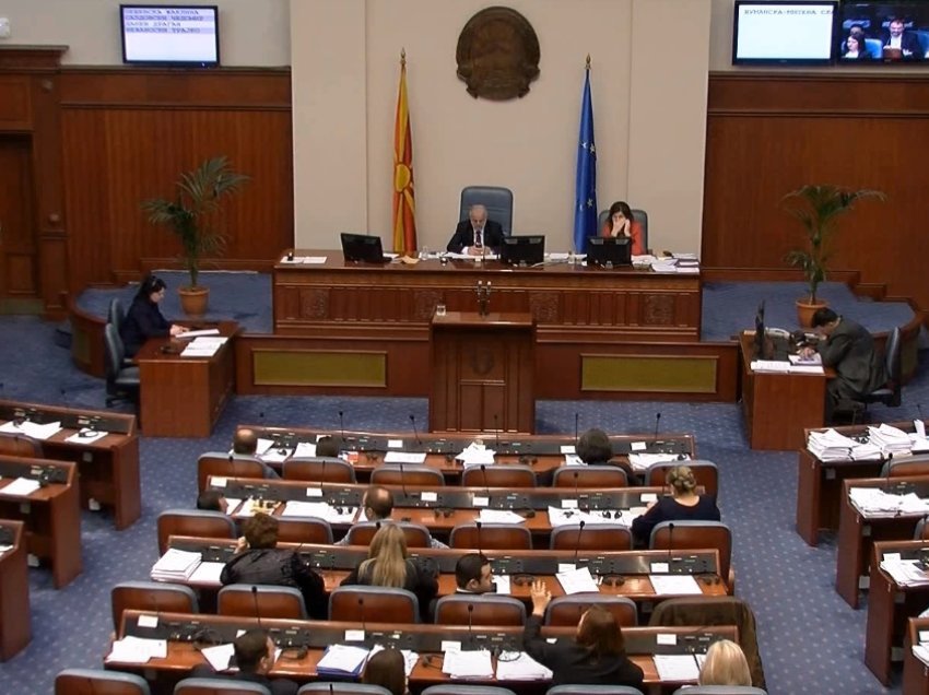 Vazhdon debati në Kuvendin e RMV-së për pakon e ligjeve për korridoret