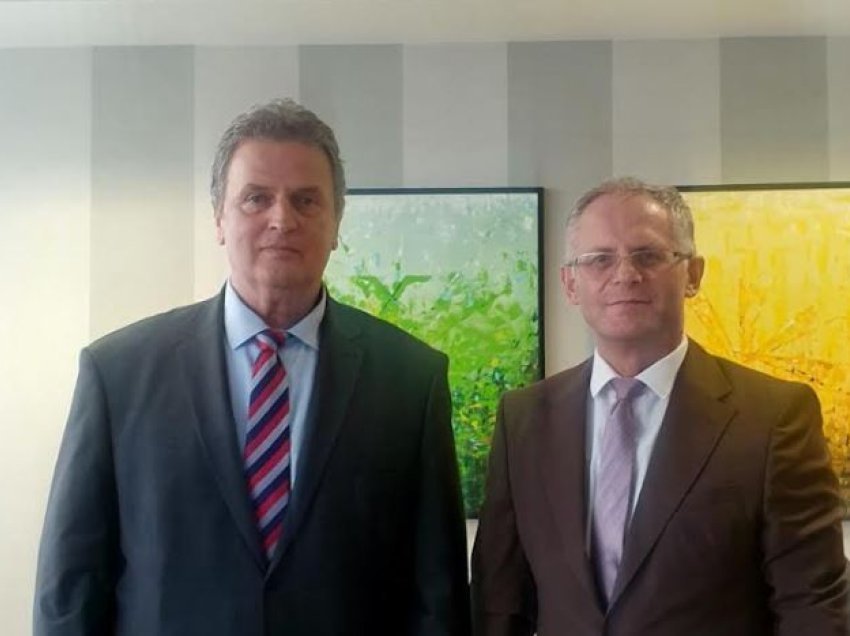 Bislimi bisedon me ambasadorin hungarez për rritjen e bashkëpunimit mes dy shteteve