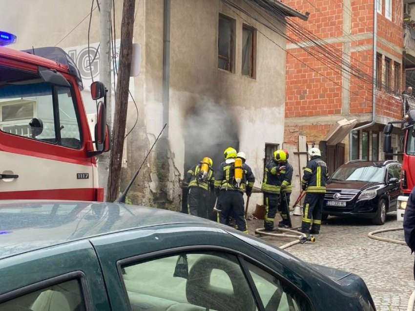 Një shtëpi në Prishtinë u kaplua nga zjarri, Policia tregon dyshimet e para 