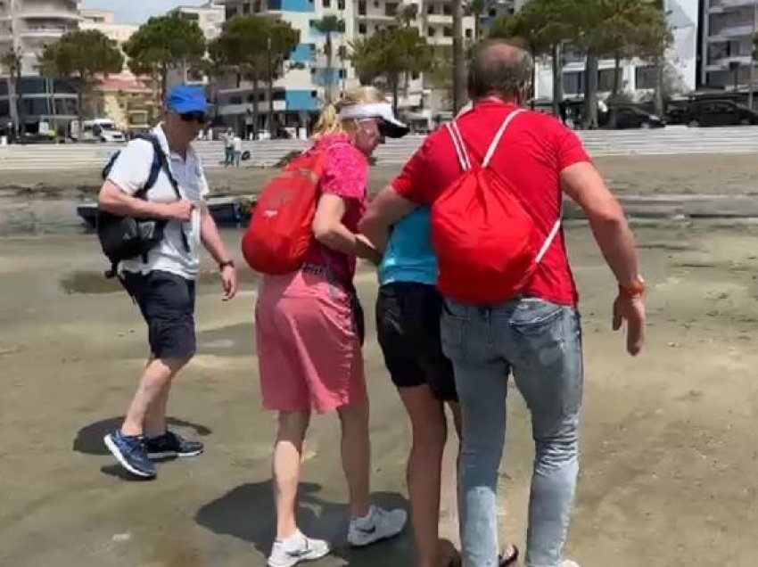 Po shëtiste përgjatë vijës bregdetare, dëmtohet rëndë turistja gjermane në Vlorë