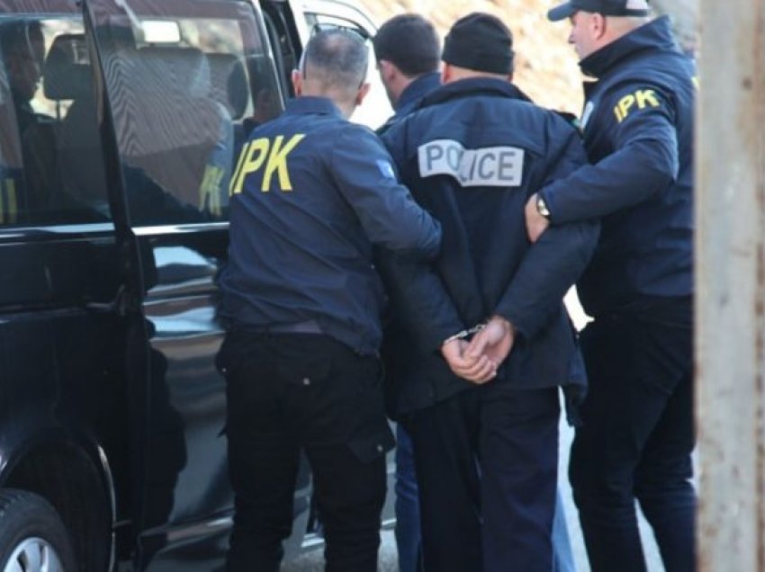 Rrihen mes vete, arrestohet zyrtari policor dhe qytetari