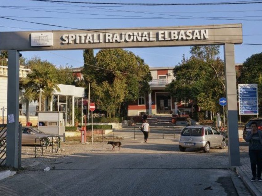 Mashtroi dy bashkëshortët se do iu mundësonte pension invaliditeti, në pranga punonjësi i spitalit të Elbasanit
