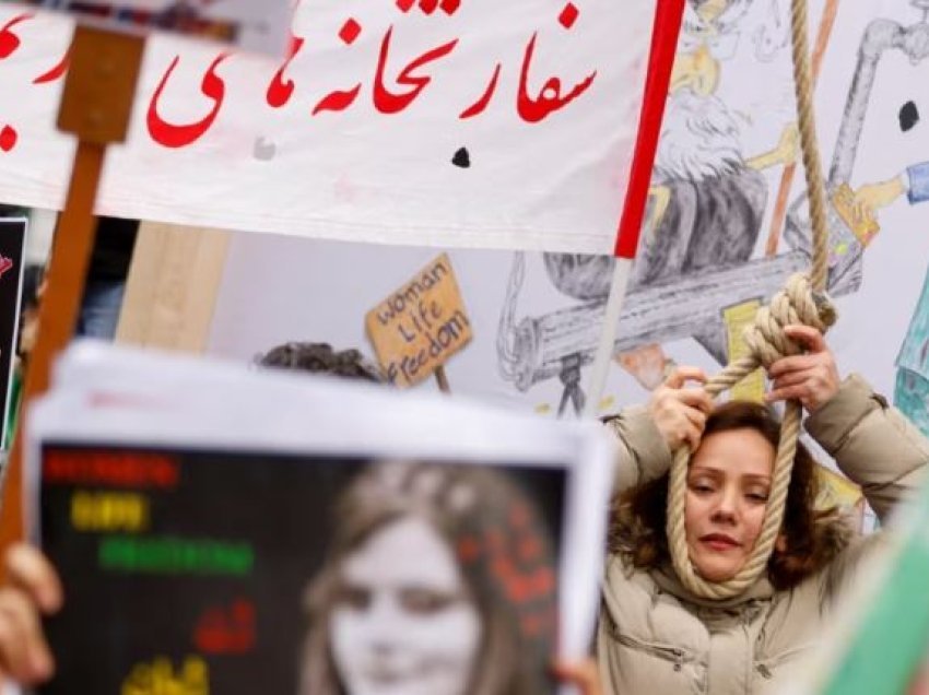 Gratë iraniane protestojnë brenda burgut kundër ekzekutimeve