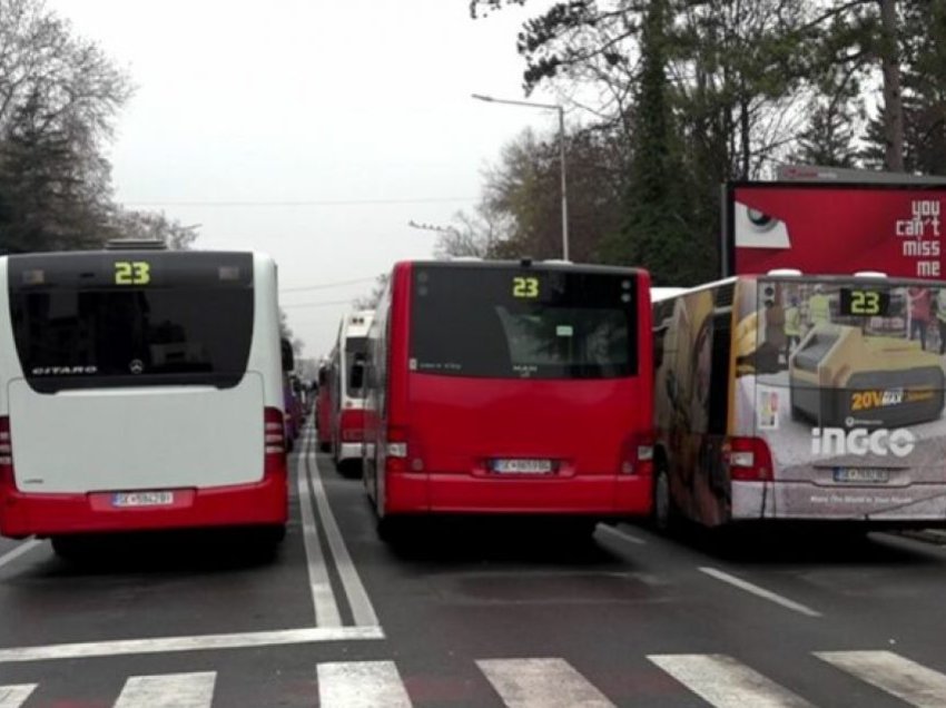 Transportuesit privatë u rikthyen me 105 autobusë në rrugët e Shkupit