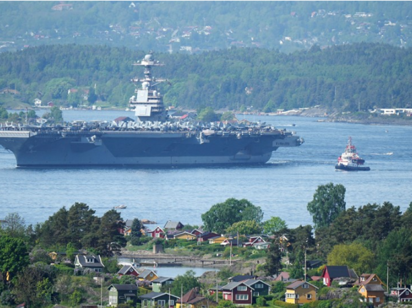 Aeroplanmbajtësja amerikane lundron në Oslo për stërvitjet e NATO-s