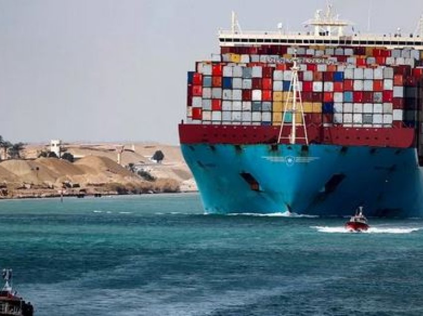 Anija e bllokuar në Kanalin e Suezit tani është zhvendosur