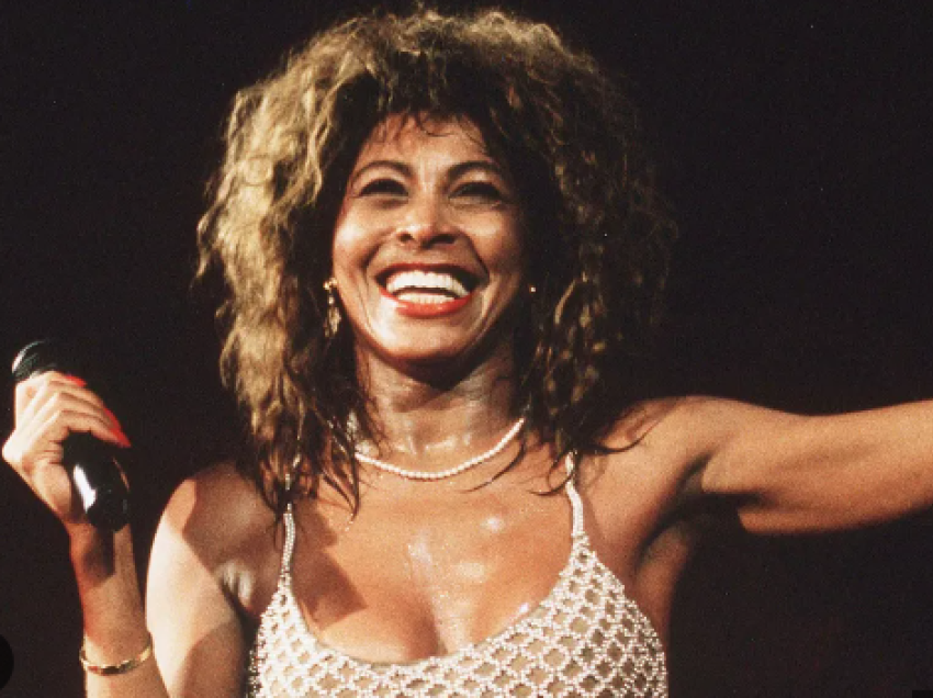 Nga dhuna e deri te diagnostikimi me kancer, historia e trishtë por motivuese e Tina Turner si yll botëror i muzikës