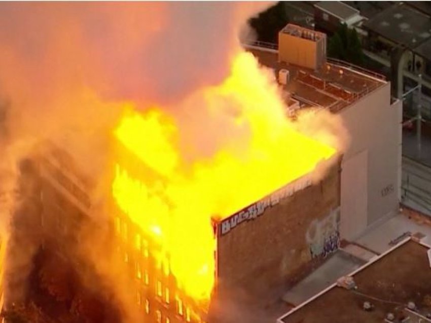 Australi, më se 100 zjarrfikës dërgohen për ta fikur një ndërtesë
