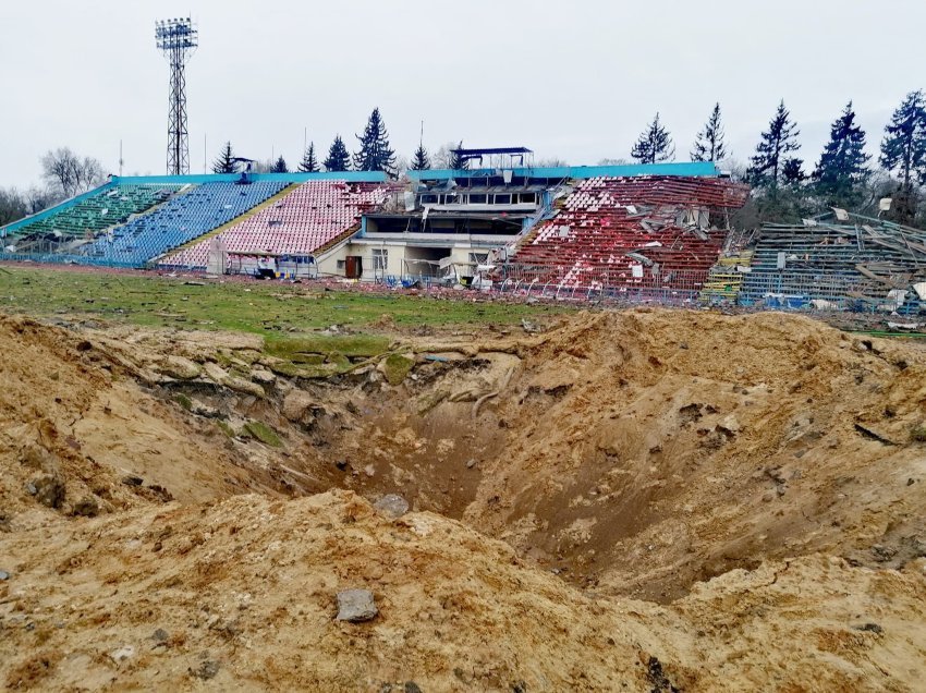 Kështu duket një stadium në Ukrainë