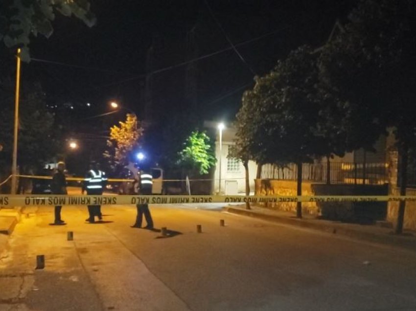 Plagosja me armë zjarri e 24-vjeçarit, shpallen në kërkim 4 autorët! Çfarë ndodhi në mesnatë në Kuçovë