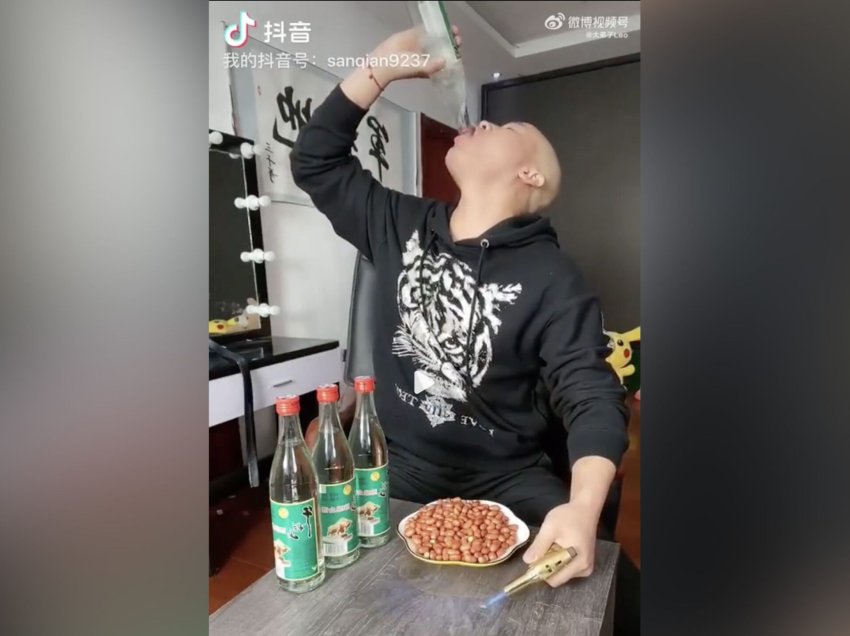 I riu vdes pasi sfidoi veten në TikTok duke pirë shishe me pije alkoolike kineze