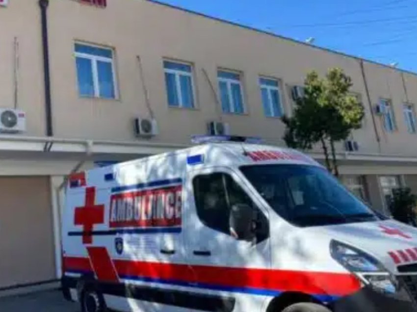 E rëndë: I riu në Ferizaj tenton t’i japë fund jetës, konsumon mbidozë ilaçesh pas ndarjes nga e dashura