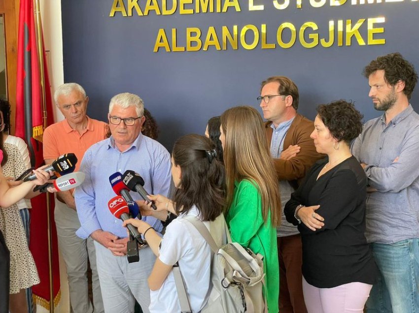 Akademia e Studimeve Albanologjike kundër vendimit të qeverisë për shkrirjen e saj, Berisha akuzon Ramën se po ia fal ASA-n Skënder Gjinushit