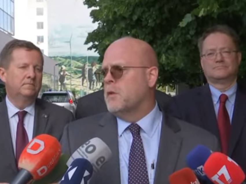 QUINT-i i propozon Qeverisë së Kosovës që kryetarët veriorë të punojnë jashtë objekteve komunale 