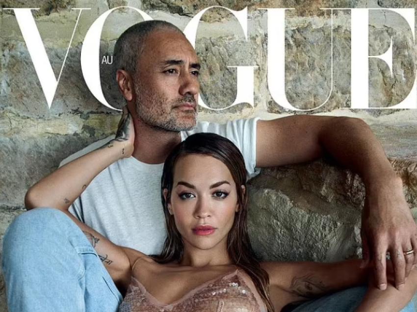 Rita Ora dhe Taika Waititi shkëlqejnë në një fotosesion për Vogue Australia – zbulojnë detaje rreth romancës dhe martesës së tyre