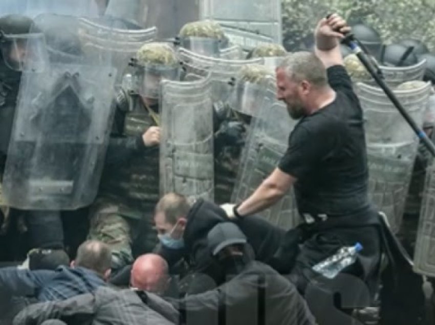 ​Shoferi i Igor Simiqit ndër më të dhunshmit në protestën ku u lënduan ushtarët e KFOR-it