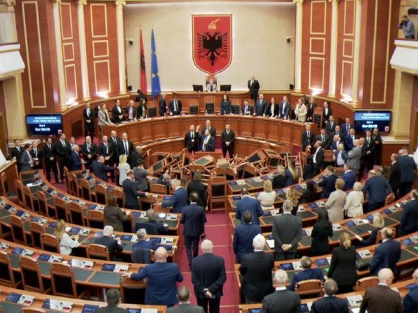 Sherri në Kuvend/ Xhafaj përplaset me Berishën: Po ç’lesh komisionesh hetimore, s’mund të merrni karriget