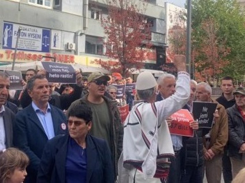 Protestohet për Astrit Deharin, familjarët akuzojnë Prokurorinë për mos-zbardhjen e rastit