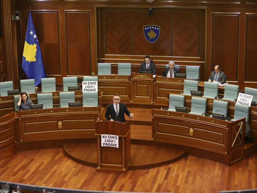 Besnik Tahiri i AAK-së: Albin Kurti dje në Kuvend foli për Shkup e Shkodër, veç për Asociacionin nuk u përgjigj