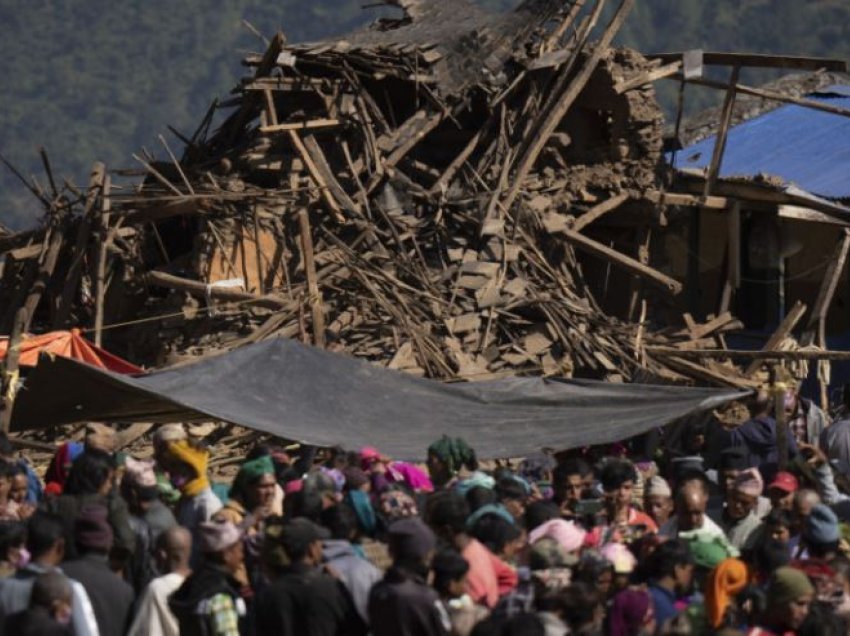 Tërmeti shkatërrues në Nepal, të paktën 157 të vdekur dhe 184 të plagosur