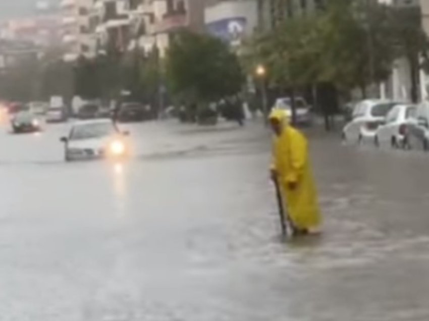Përmbytet Vlora, paralizohet lëvizja